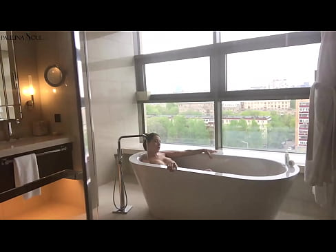 ❤️ Tremendous nwa ọhụrụ mmasị jerking anya ọtụ ya n'ime ụlọ ịwụ ahụ ❤️ na anyi